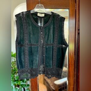 VINTAGE Suede and Crochet Vest. Size Large. Gender Neutral. Good condition.